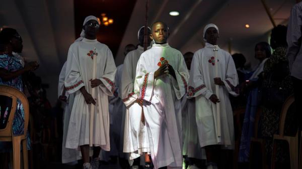 教皇非洲之行突显冲突和教会的未来